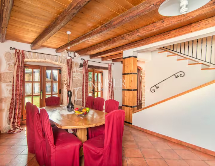 Istra, Marčana - rustikalna hiša 180m2 z bazenom