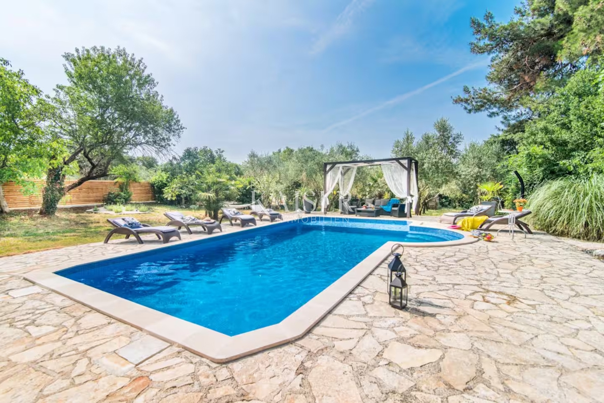 Istra, Marčana - rustikalna hiša 180m2 z bazenom