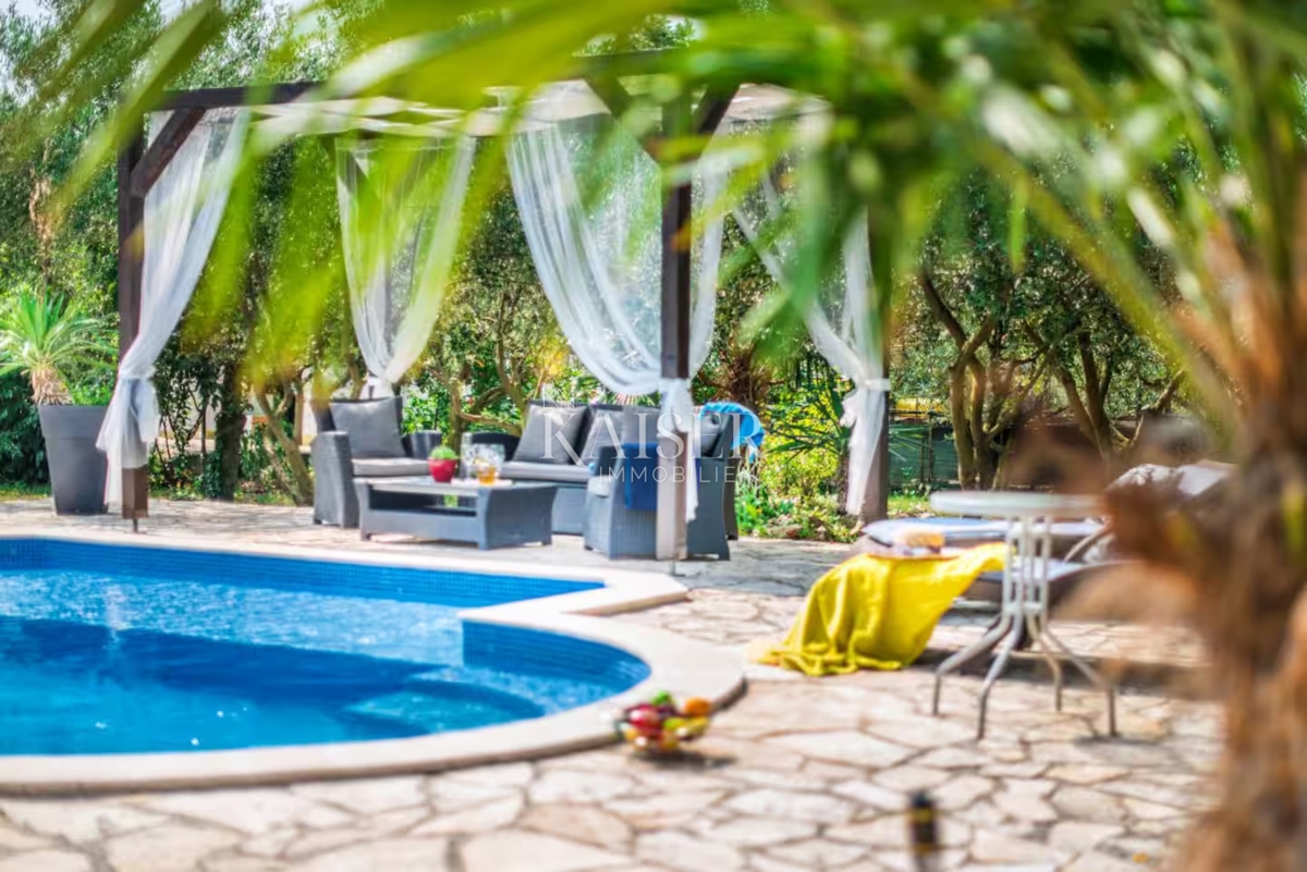 Istra, Marčana - rustikalna hiša 180m2 z bazenom