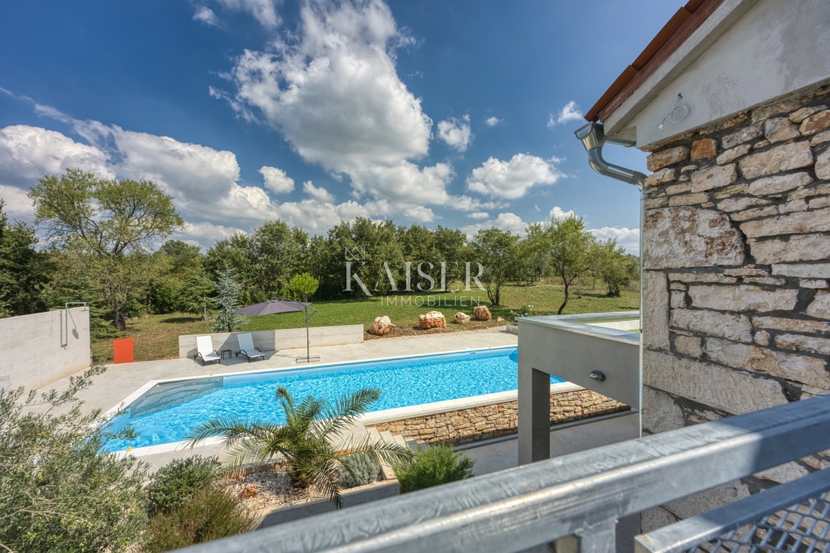 Istra, Višnjan - Ekskluzivna vila 300m2 na 7.000 m²