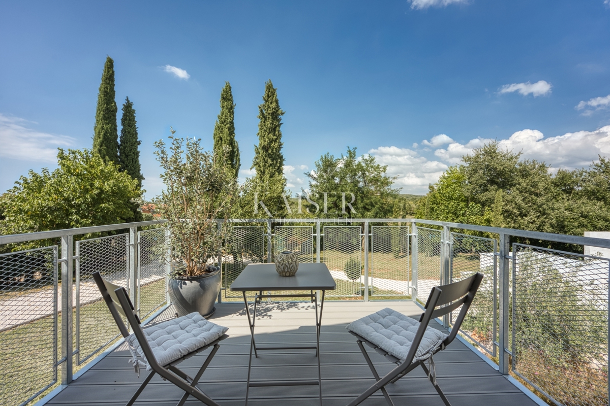 Istra, Višnjan - Ekskluzivna vila 300m2 na 7.000 m²