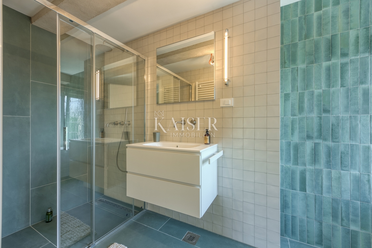 Istra, Višnjan - Ekskluzivna vila 300m2 na 7.000 m²