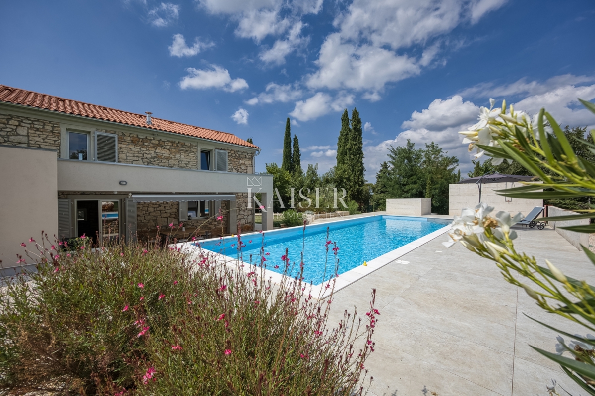 Istra, Višnjan - Ekskluzivna vila 300m2 na 7.000 m²