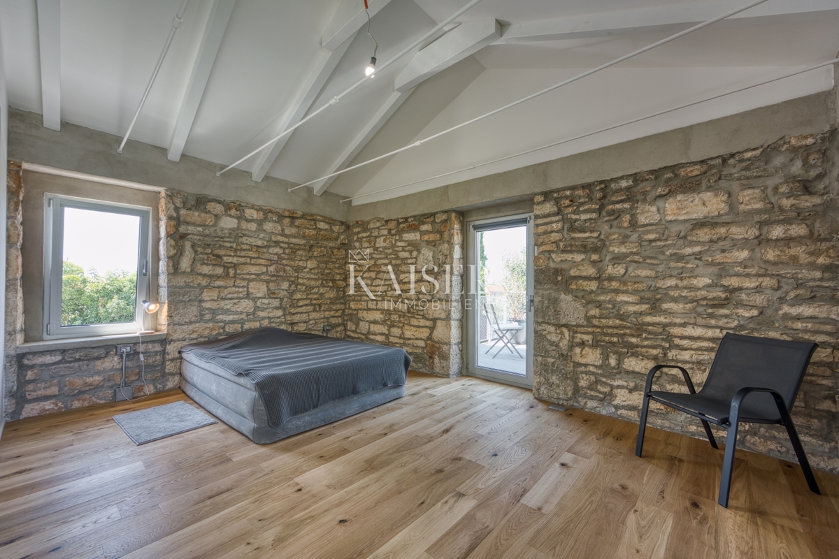 Istra, Višnjan - Ekskluzivna vila 300m2 na 7.000 m²