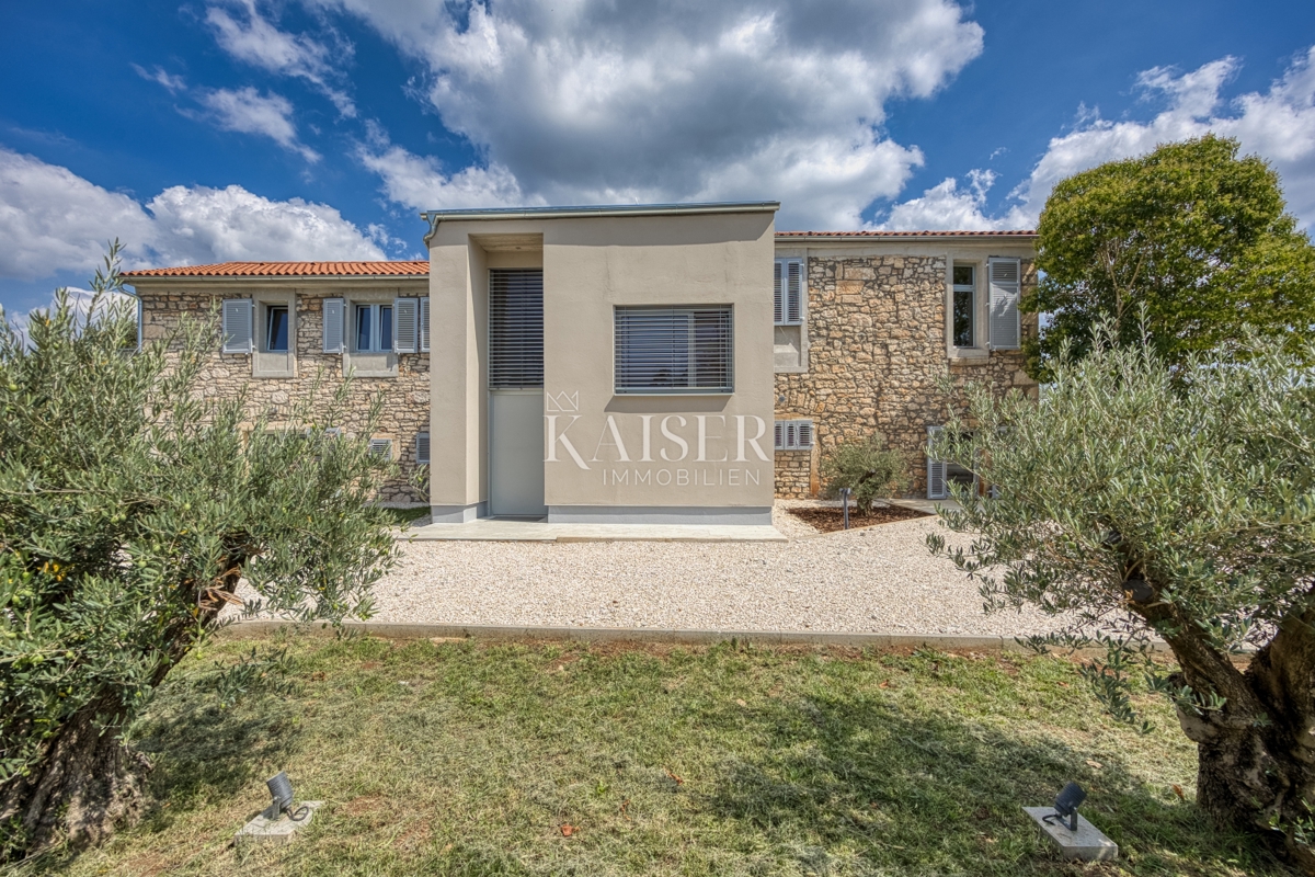 Istra, Višnjan - Ekskluzivna vila 300m2 na 7.000 m²