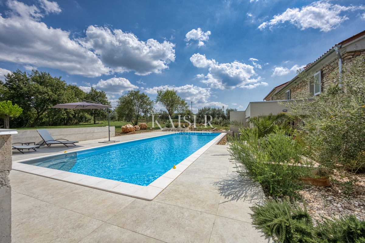 Istra, Višnjan - Ekskluzivna vila 300m2 na 7.000 m²