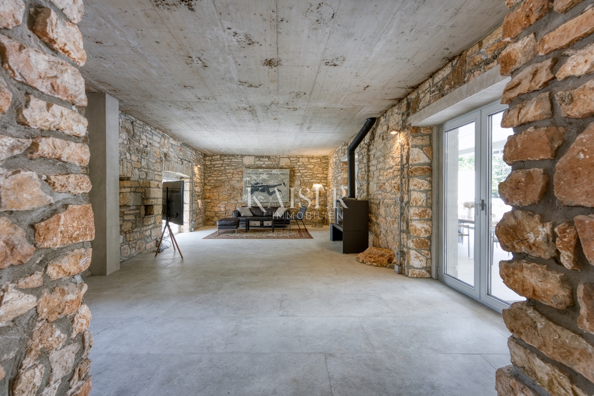 Istra, Višnjan - Ekskluzivna vila 300m2 na 7.000 m²