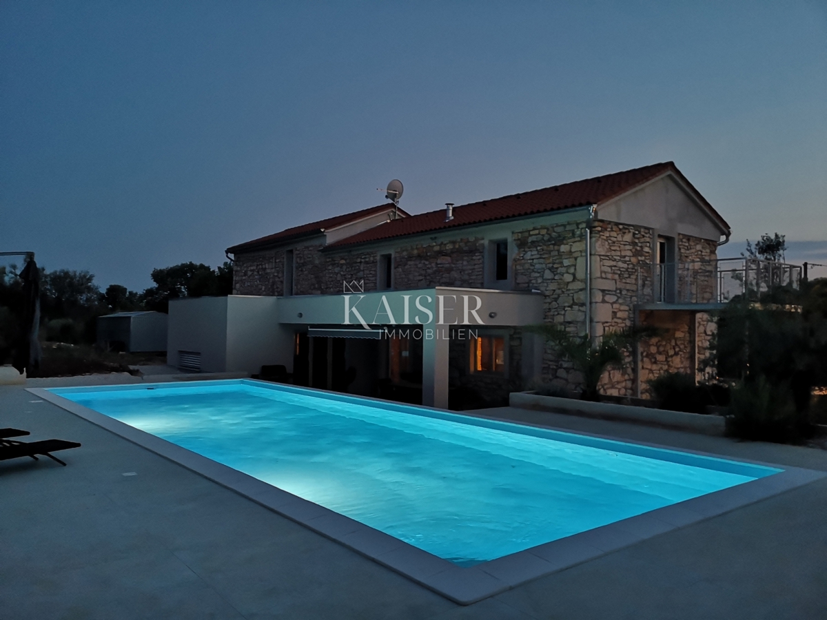 Istra, Višnjan - Ekskluzivna vila 300m2 na 7.000 m²