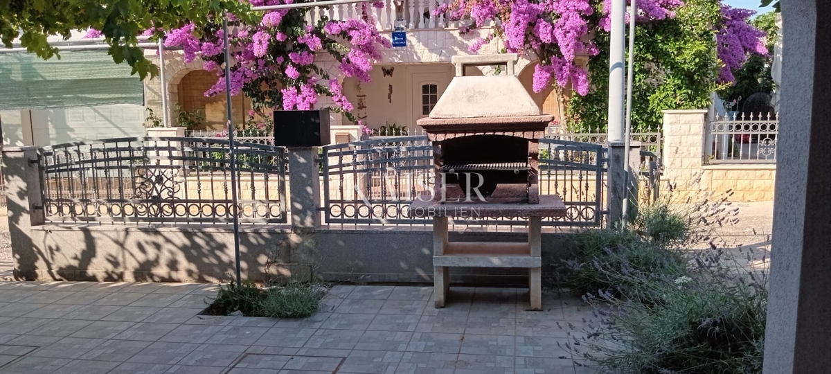 Zadar, Vir: hiša s 4 apartmaji 100m od morja