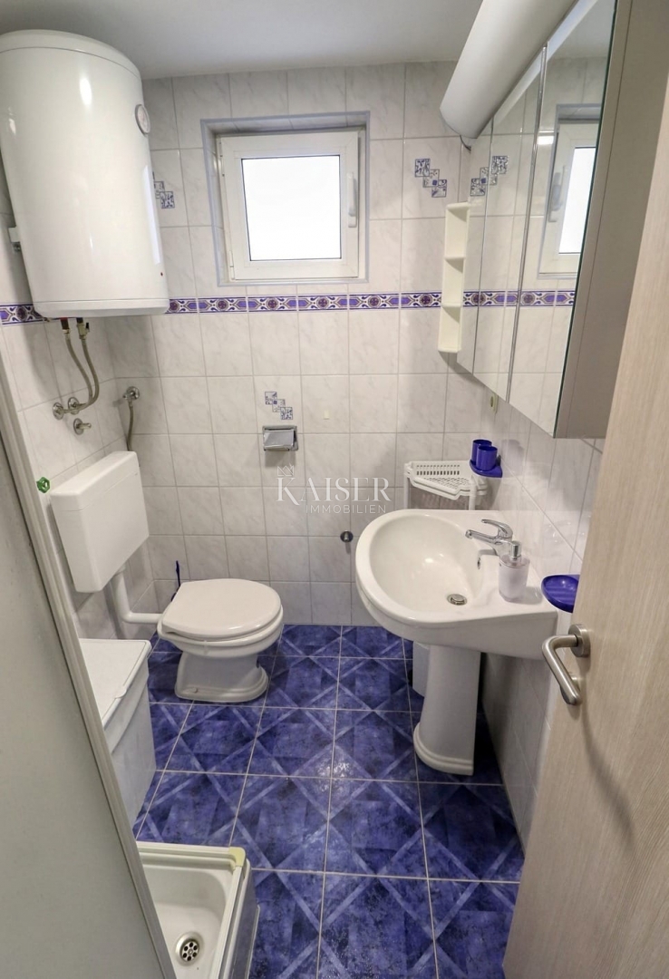 Zadar, Vir: hiša s 4 apartmaji 100m od morja