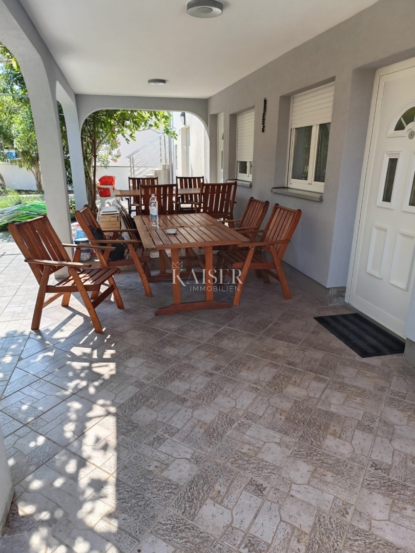 Zadar, Vir: hiša s 4 apartmaji 100m od morja