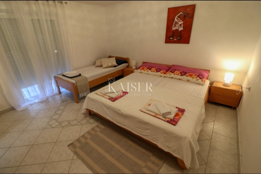 Zadar, Vir: hiša s 4 apartmaji 100m od morja