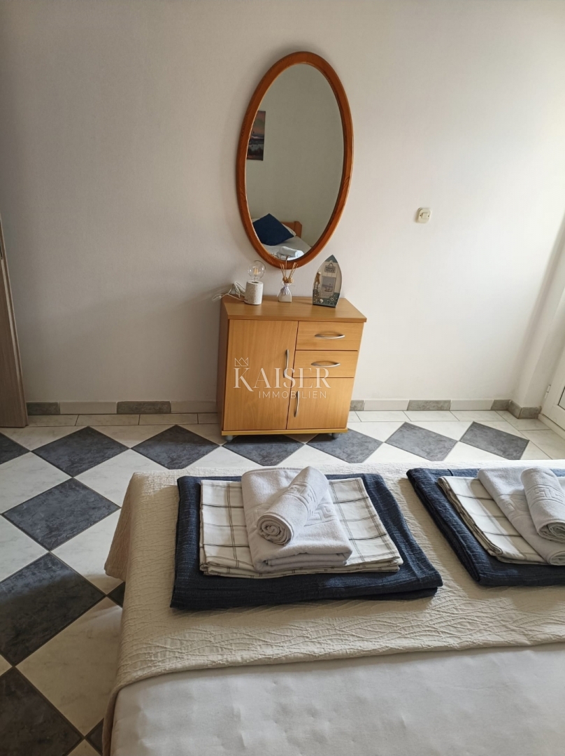 Zadar, Vir: hiša s 4 apartmaji 100m od morja