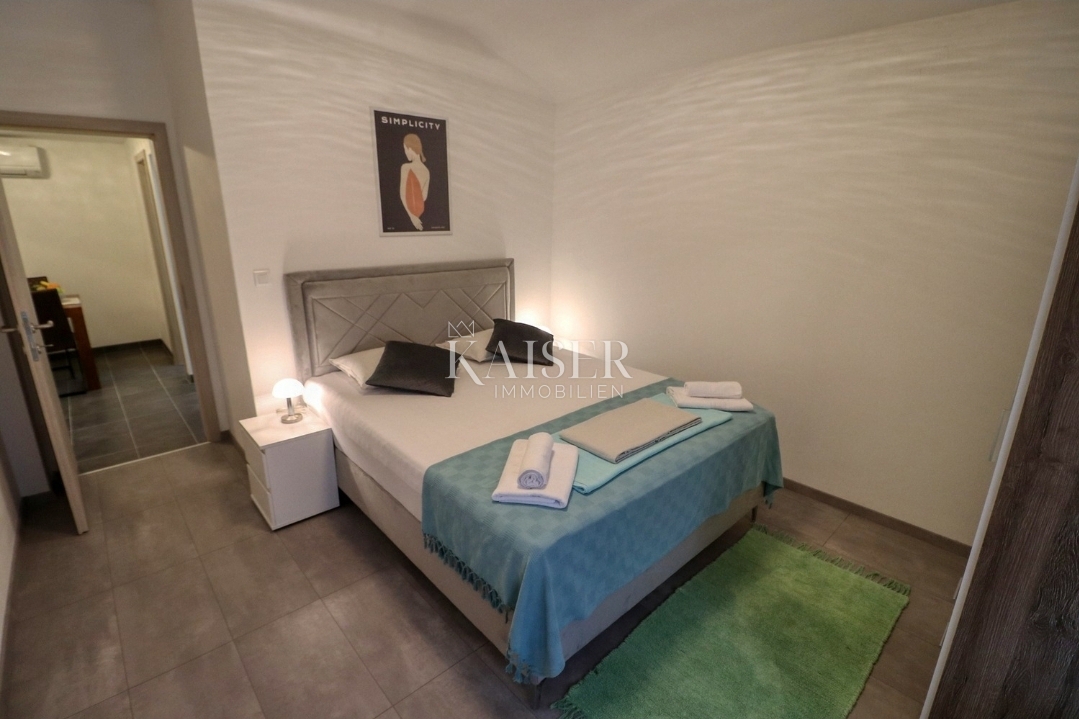 Zadar, Vir: hiša s 4 apartmaji 100m od morja