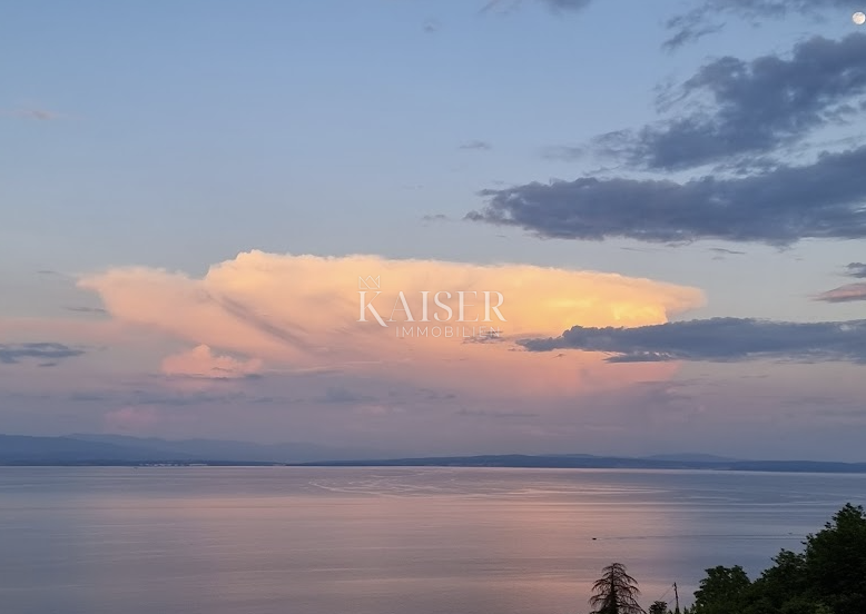 Opatijska riviera - panoramsko zemljišče nad Lovranom z veljavnim gradbenim dovoljenjem