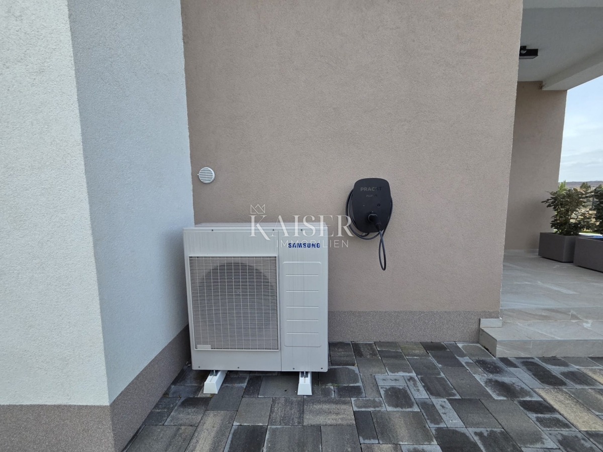 Otok Krk, Kornić - moderna hiša z bazenom