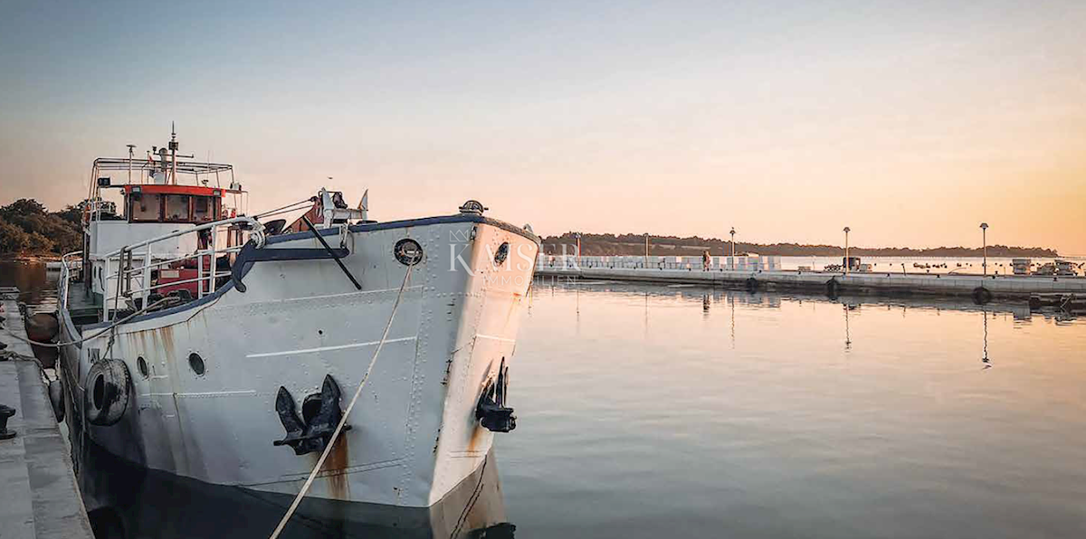 Istra - Poreč, luksuzno stanovanje v pritličju z bazenom