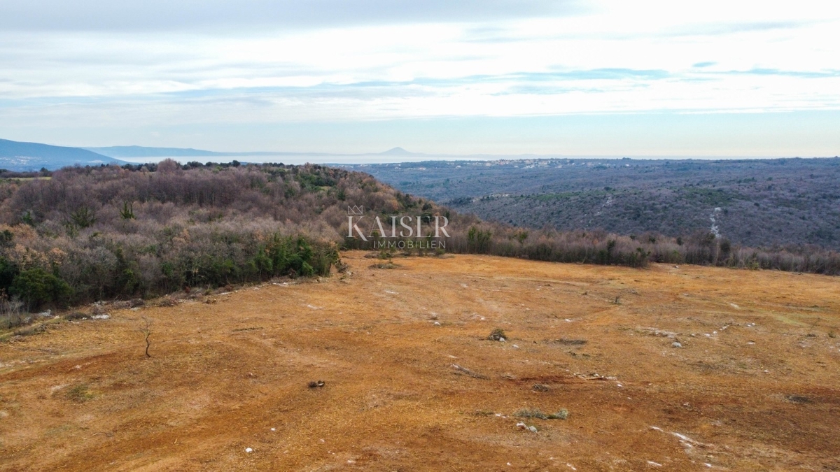  Zazidljivo zemljišče Pula, 45.000m2