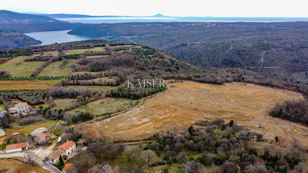  Zazidljivo zemljišče Pula, 45.000m2