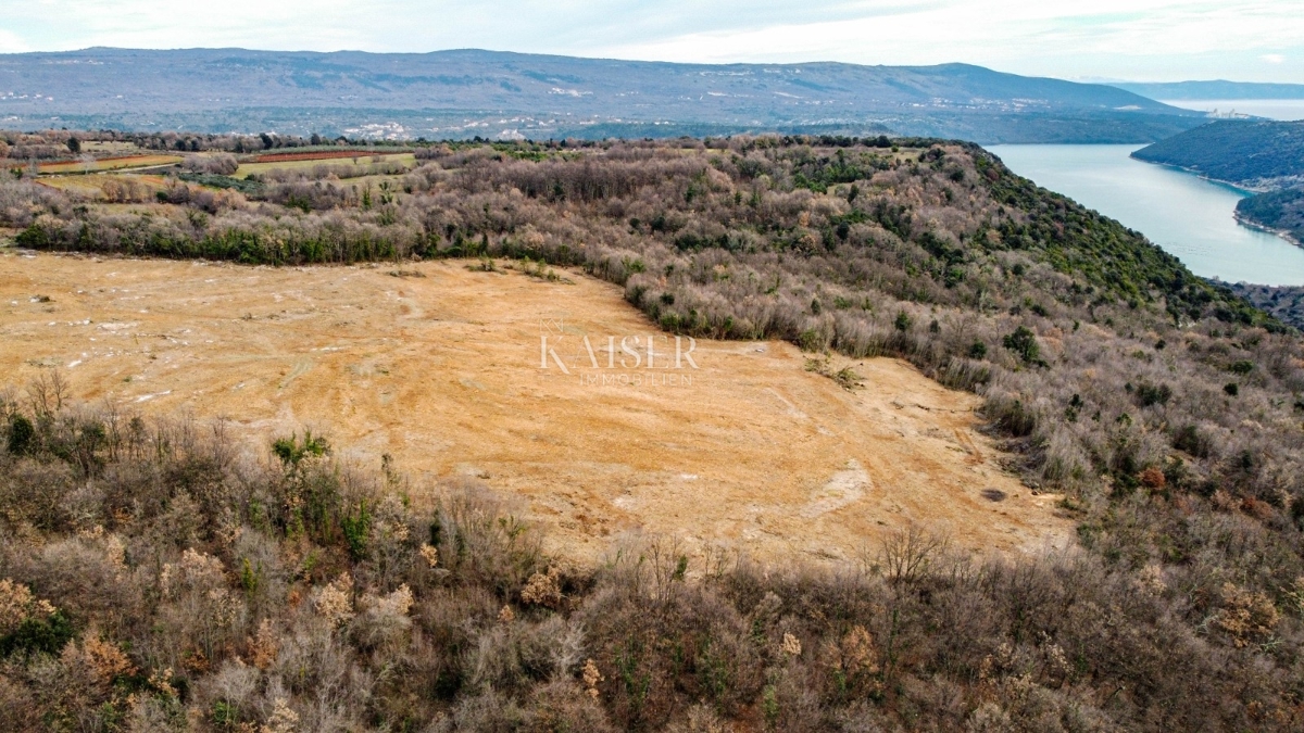  Zazidljivo zemljišče Pula, 45.000m2