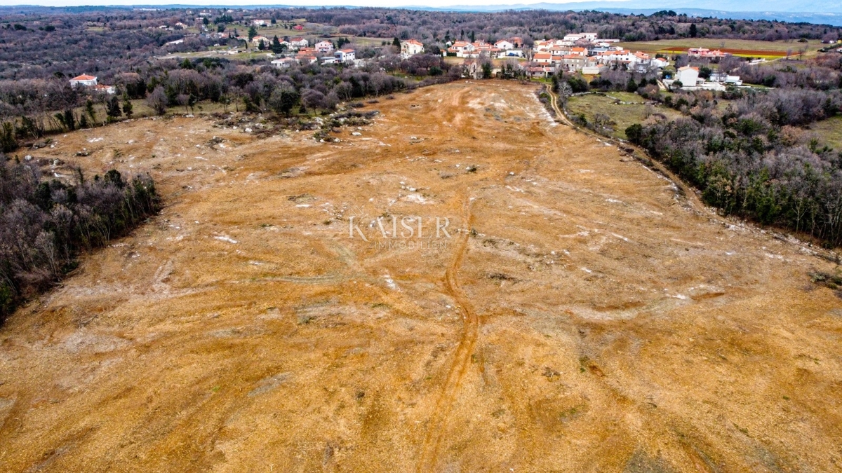  Zazidljivo zemljišče Pula, 45.000m2