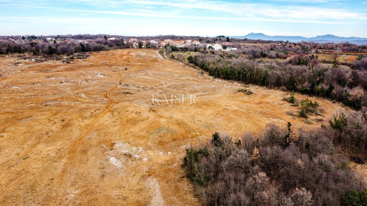  Zazidljivo zemljišče Pula, 45.000m2