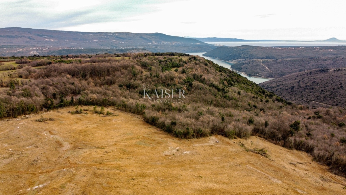  Zazidljivo zemljišče Pula, 45.000m2