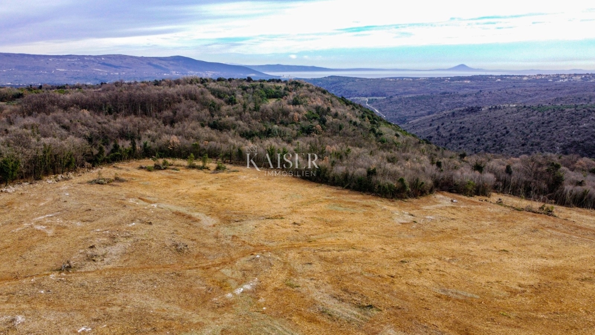  Zazidljivo zemljišče Pula, 45.000m2