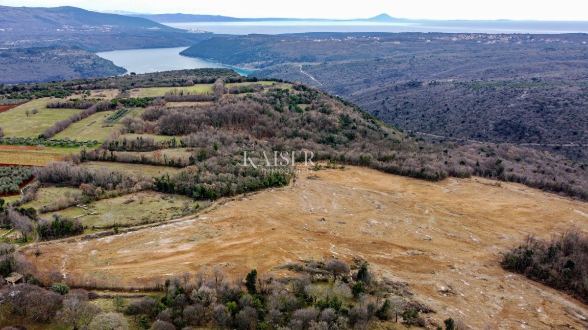  Zazidljivo zemljišče Pula, 45.000m2