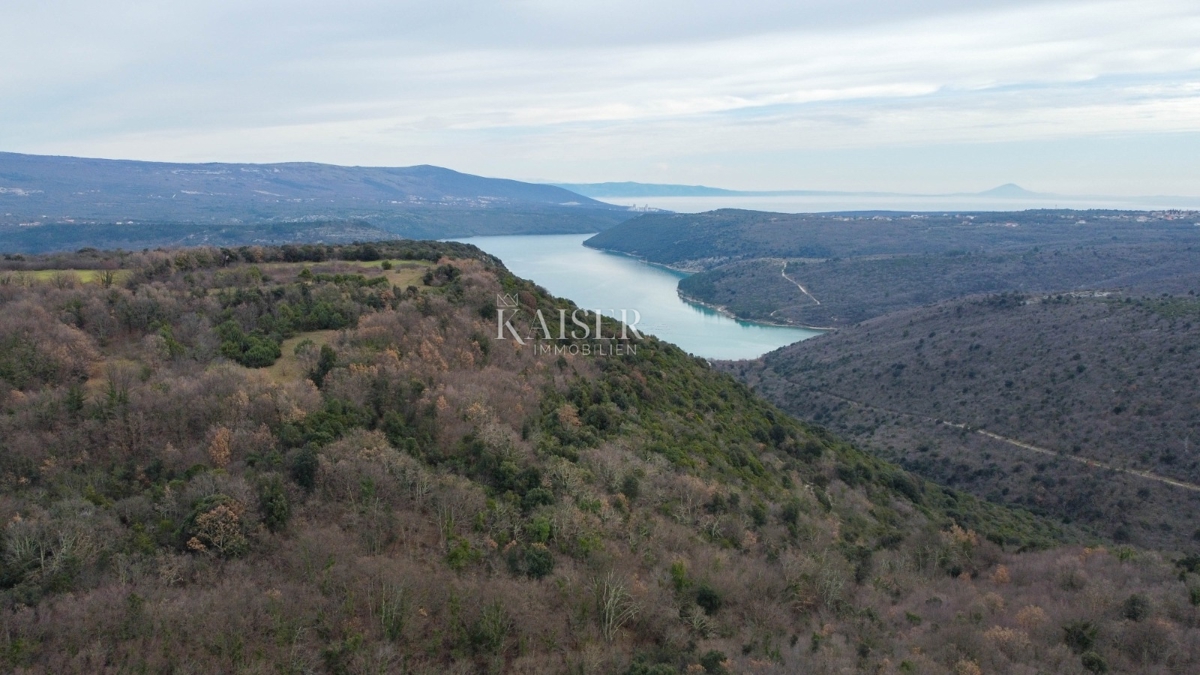  Zazidljivo zemljišče Pula, 45.000m2