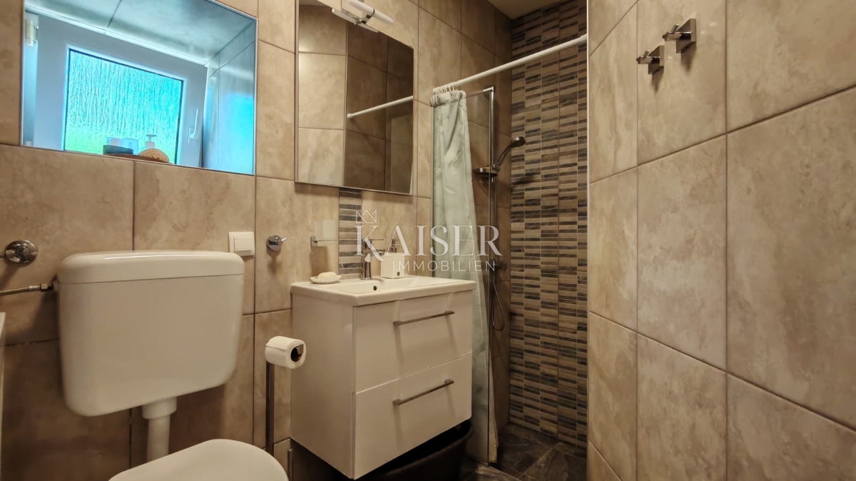 Otok Krk, Dobrinj - prenovljena kamnita hiša 105m2 z bazenom