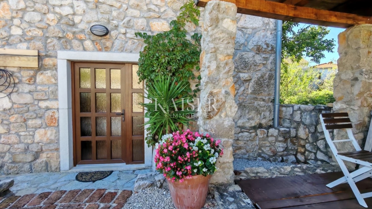 Otok Krk, Dobrinj - prenovljena kamnita hiša 105m2 z bazenom