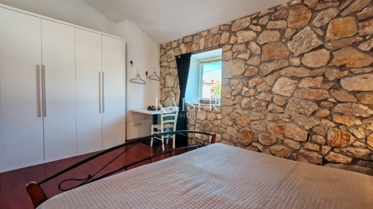 Otok Krk, Dobrinj - prenovljena kamnita hiša 105m2 z bazenom