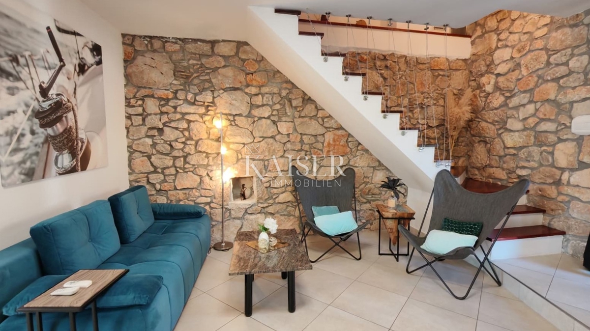 Otok Krk, Dobrinj - prenovljena kamnita hiša 105m2 z bazenom