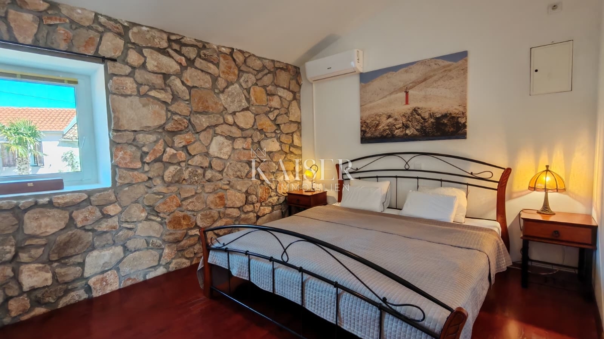 Otok Krk, Dobrinj - prenovljena kamnita hiša 105m2 z bazenom