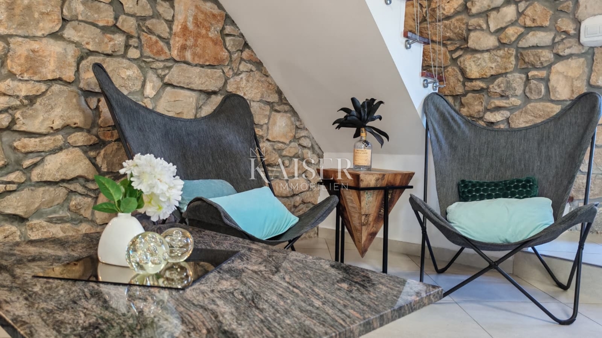 Otok Krk, Dobrinj - prenovljena kamnita hiša 105m2 z bazenom