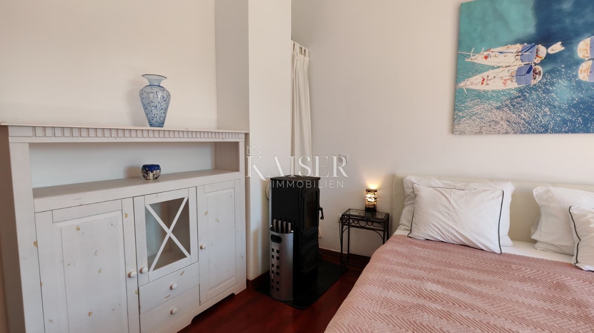 Otok Krk, Dobrinj - prenovljena kamnita hiša 105m2 z bazenom