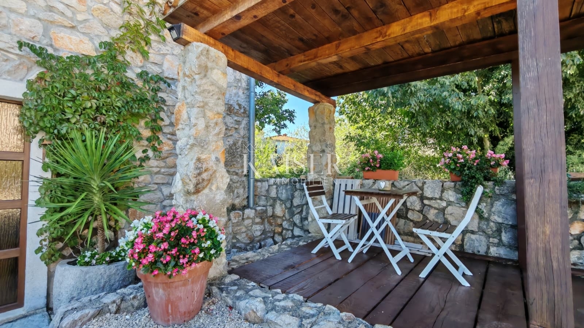 Otok Krk, Dobrinj - prenovljena kamnita hiša 105m2 z bazenom