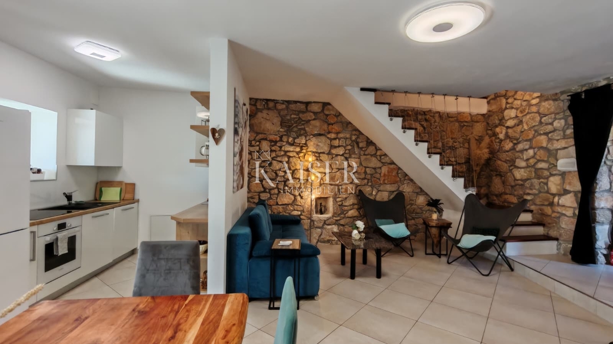 Otok Krk, Dobrinj - prenovljena kamnita hiša 105m2 z bazenom