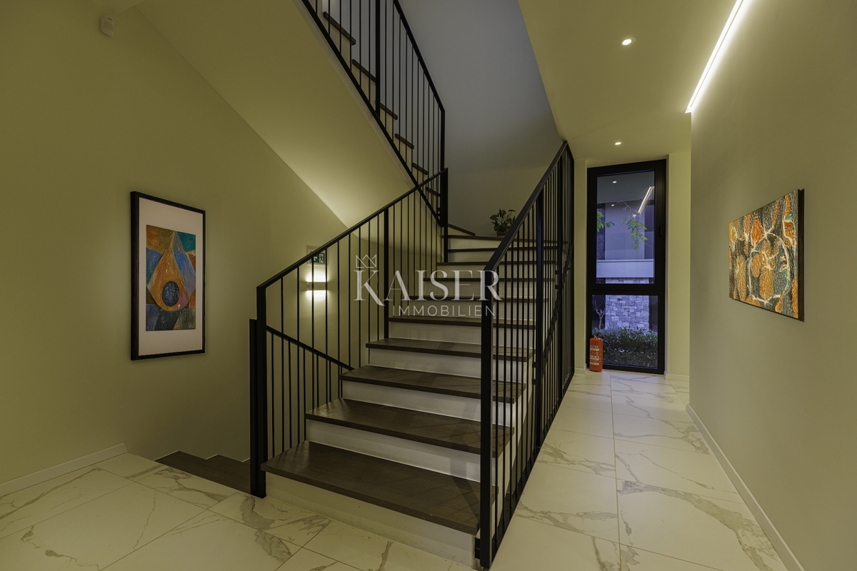 Istra, Umag, Savudrija - luksuzna vila v naselju, 275m2 - na voljo vse storitve v naselju