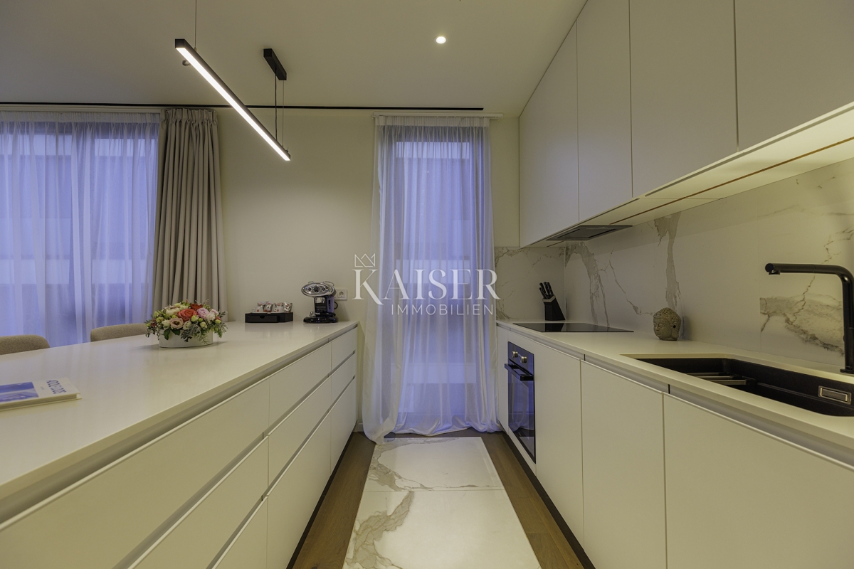 Istra, Umag, Savudrija - luksuzna vila v naselju, 275m2 - na voljo vse storitve v naselju