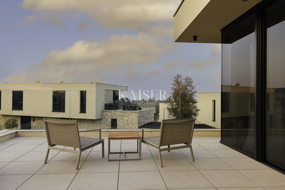 Istra, Umag, Savudrija - luksuzna vila v naselju, 275m2 - na voljo vse storitve v naselju