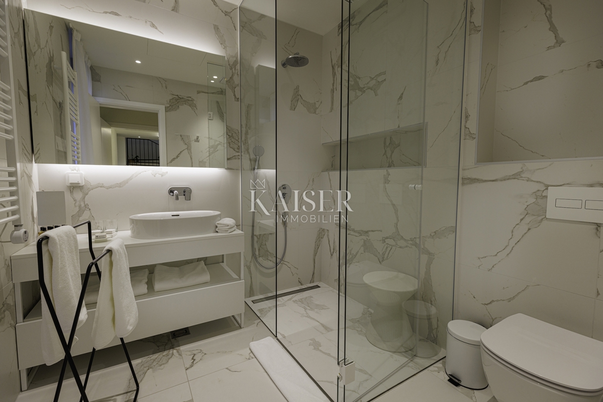 Istra, Umag, Savudrija - luksuzna vila v naselju, 275m2 - na voljo vse storitve v naselju