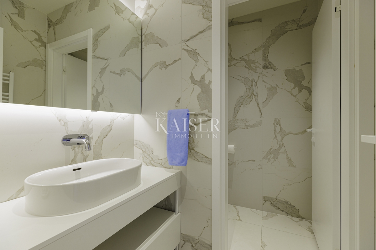 Istra, Umag, Savudrija - luksuzna vila v naselju, 275m2 - na voljo vse storitve v naselju