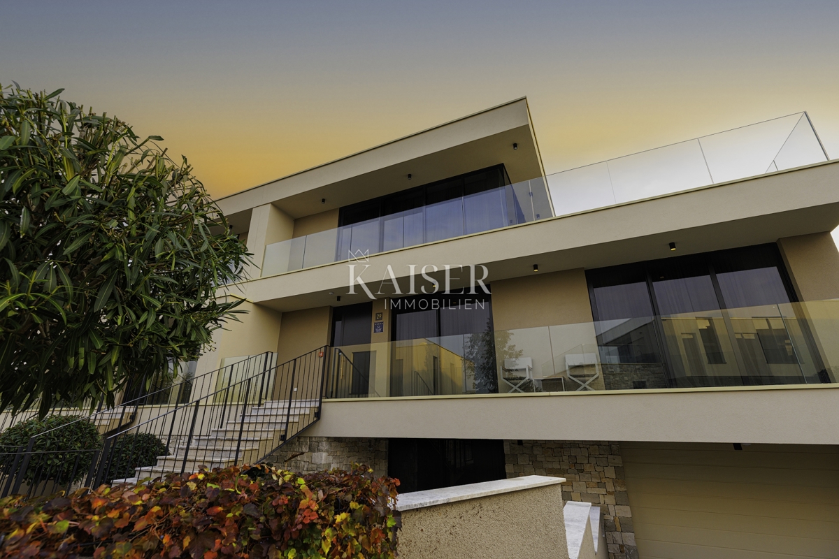 Istra, Umag, Savudrija - luksuzna vila v naselju, 275m2 - na voljo vse storitve v naselju