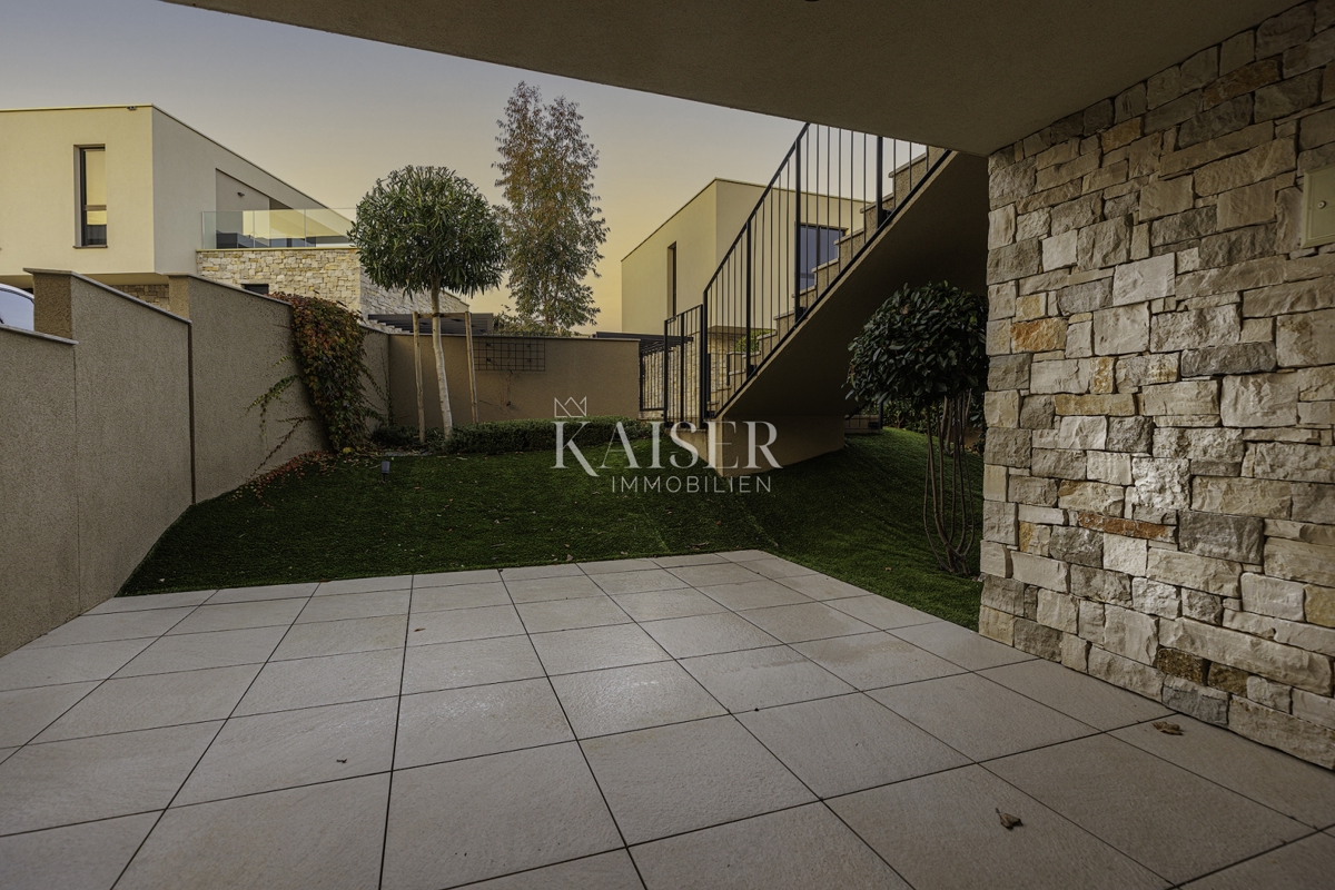 Istra, Umag, Savudrija - luksuzna vila v naselju, 275m2 - na voljo vse storitve v naselju