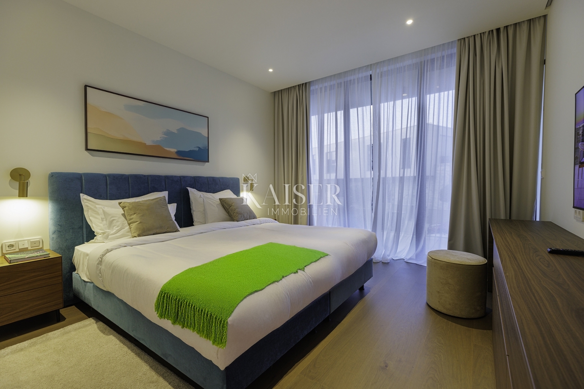 Istra, Umag, Savudrija - luksuzna vila v naselju, 275m2 - na voljo vse storitve v naselju