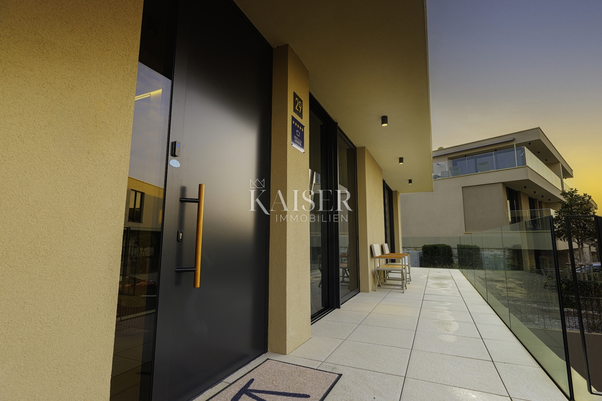 Istra, Umag, Savudrija - luksuzna vila v naselju, 275m2 - na voljo vse storitve v naselju