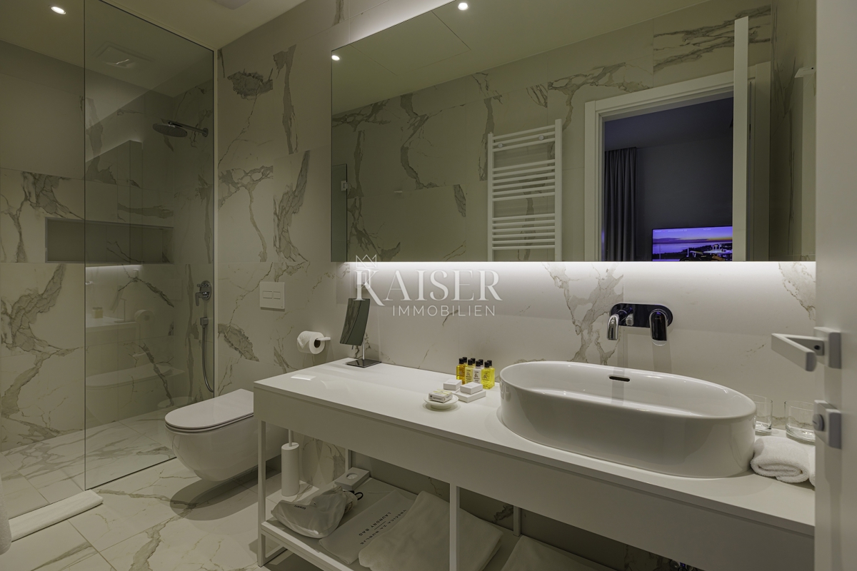 Istra, Umag, Savudrija - luksuzna vila v naselju, 275m2 - na voljo vse storitve v naselju