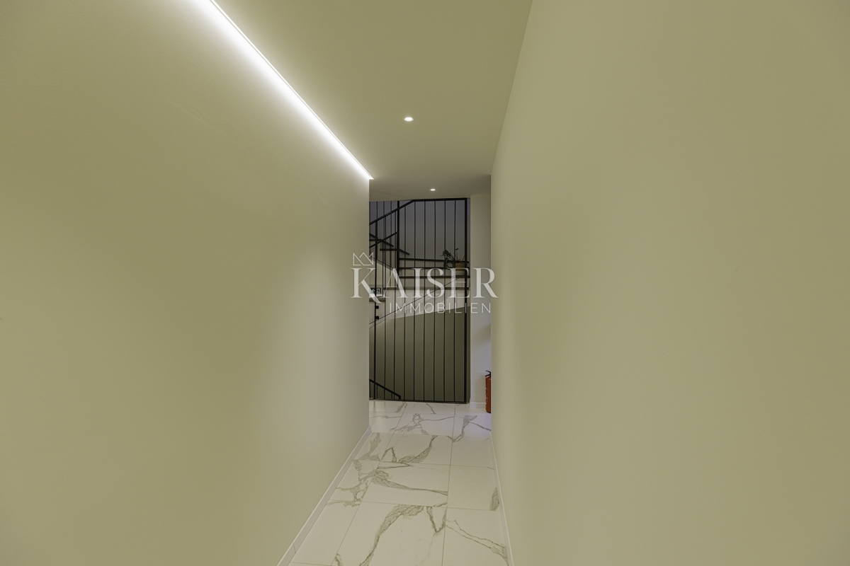 Istra, Umag, Savudrija - luksuzna vila v naselju, 275m2 - na voljo vse storitve v naselju